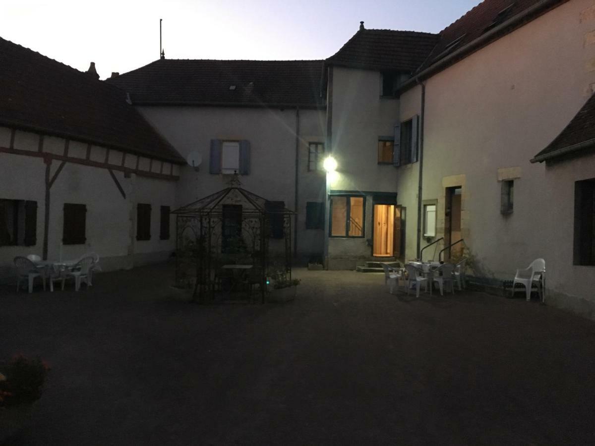 Charmant T2 Rdc Dans Residence Avec Parc Arbore Saint-Pierre-le-Moûtier Eksteriør billede